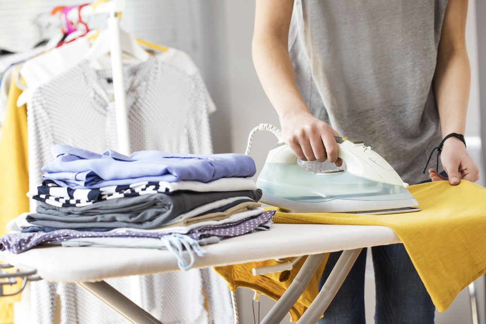 Cara Menyetrika Pakaian Laundry Cepat dan Tidak Berubah 